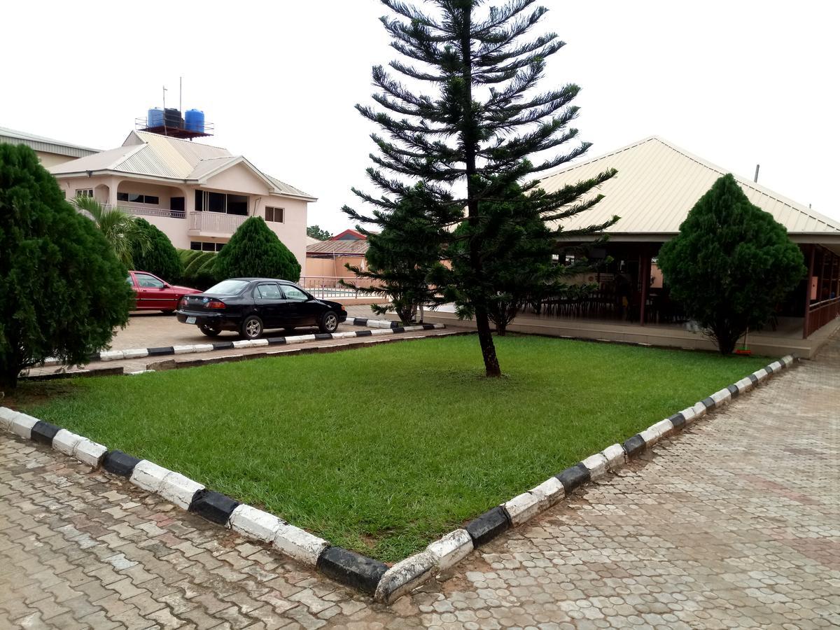 Hotel Benizia Asaba Exteriér fotografie