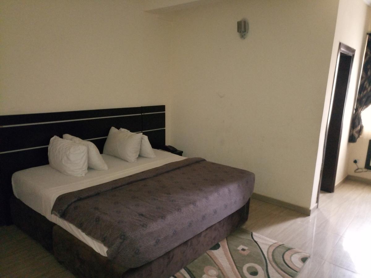 Hotel Benizia Asaba Exteriér fotografie
