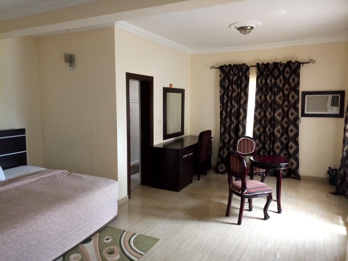 Hotel Benizia Asaba Exteriér fotografie